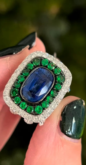 18k Natural 2.10 CT white gold a cushion kynite surrounded by tsavorites and diamonds