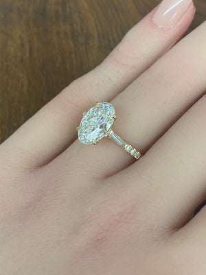 *Size to 5.5 *Certified 3.08 CT Oval Yellow Engagement Ring