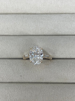 *Size to 5.5 *Certified 3.08 CT Oval Yellow Engagement Ring
