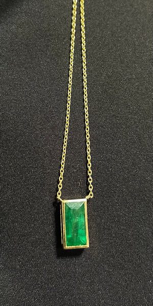 18k Yellow Gold Emerald Necklace