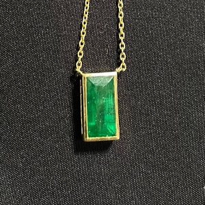 18k Yellow Gold Emerald Necklace