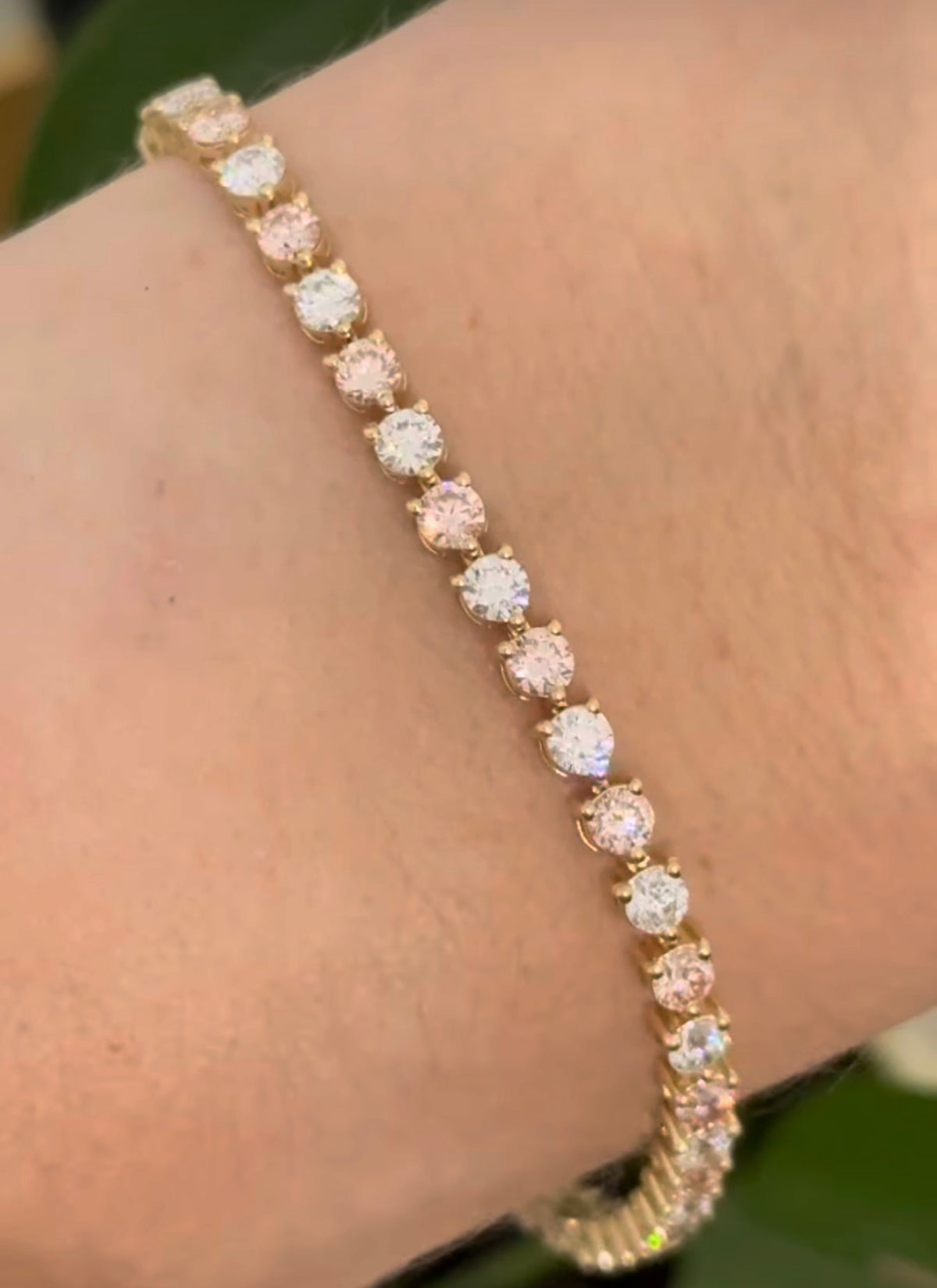 IGI certified 3 prong yellow gold 5.15ct pink and white lab diamond bracelet