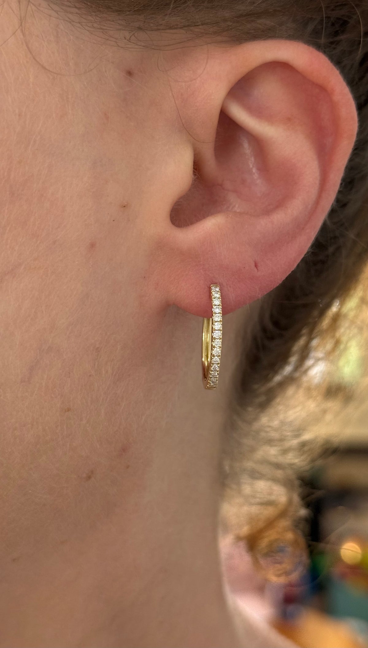 Yellow gold 0.32ct lab diamond oval hoop earrings