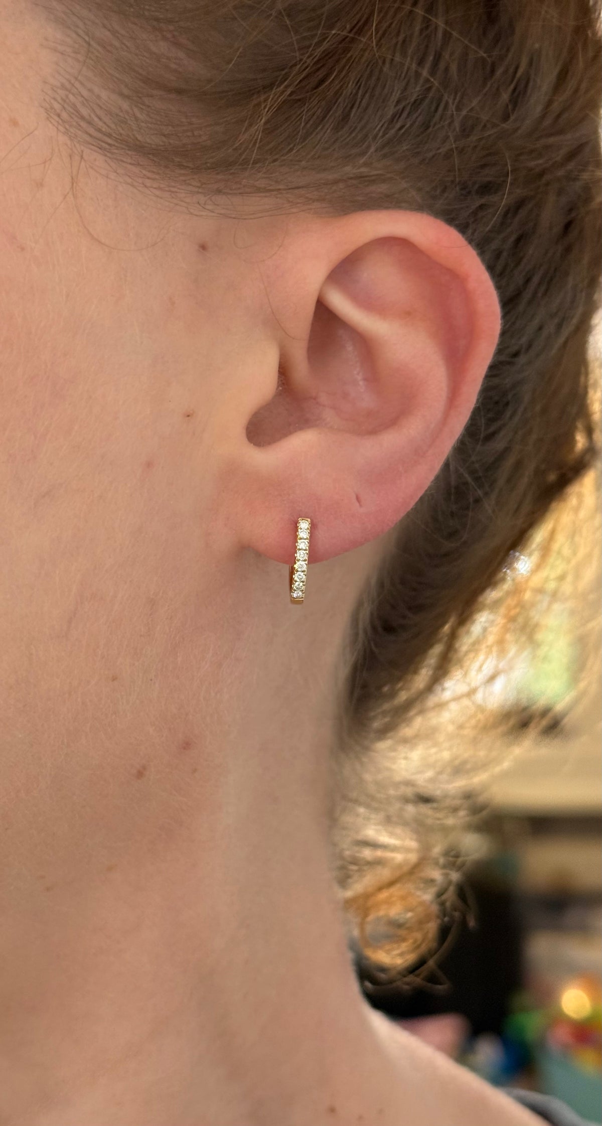 Yellow gold 0.19ct lab diamond oval hoop earrings