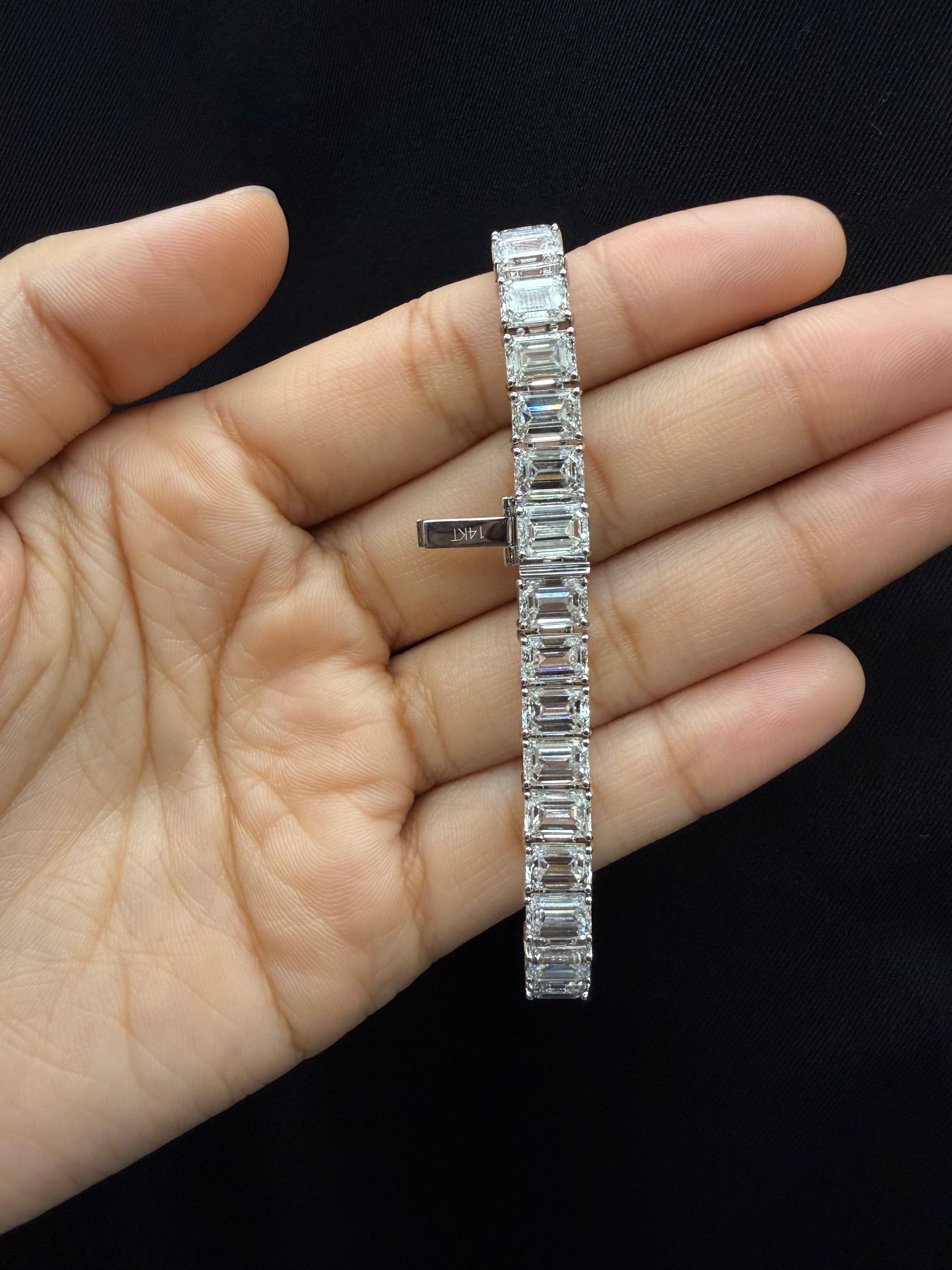 36.14 CT Emerald Lab Diamonds Tennis Bracelet