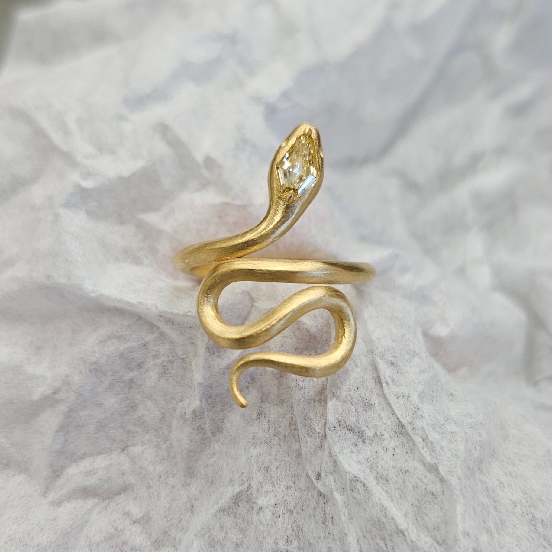 Snake ring 14k yellow Shield Diamond