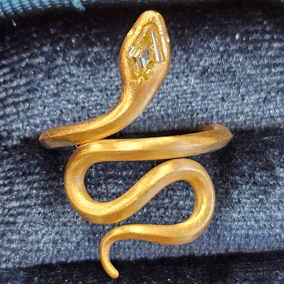 Snake ring 14k yellow Shield Diamond