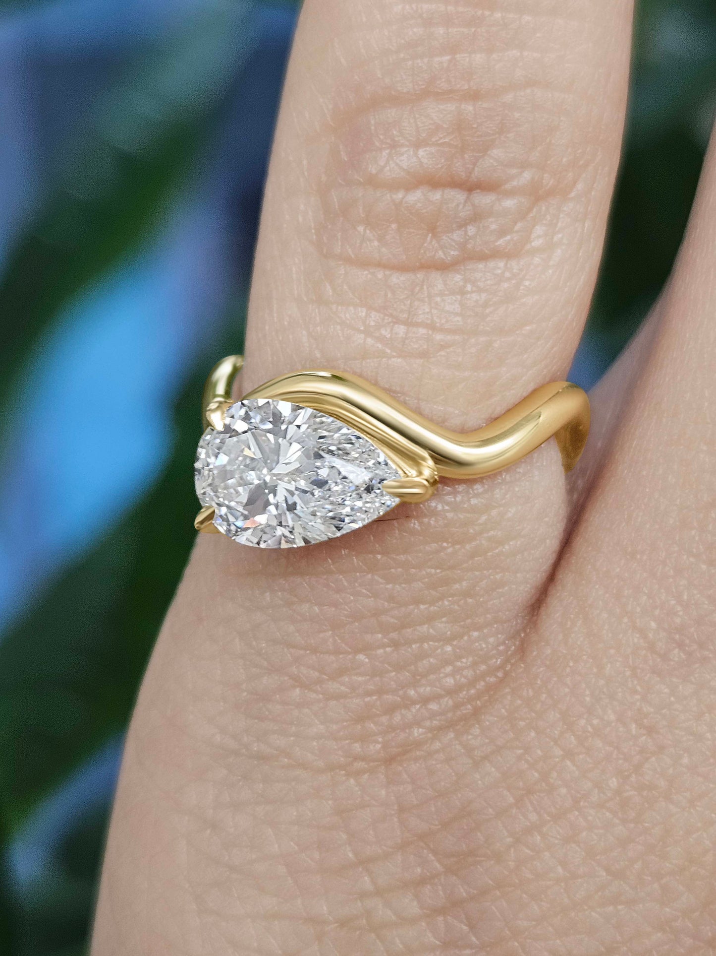 IGI-Certified 1 CT Pear Wavy Lab-Grown Diamond Ring
