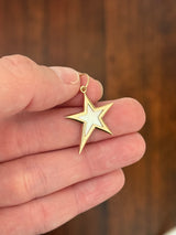Yellow gold natural diamond star pendant