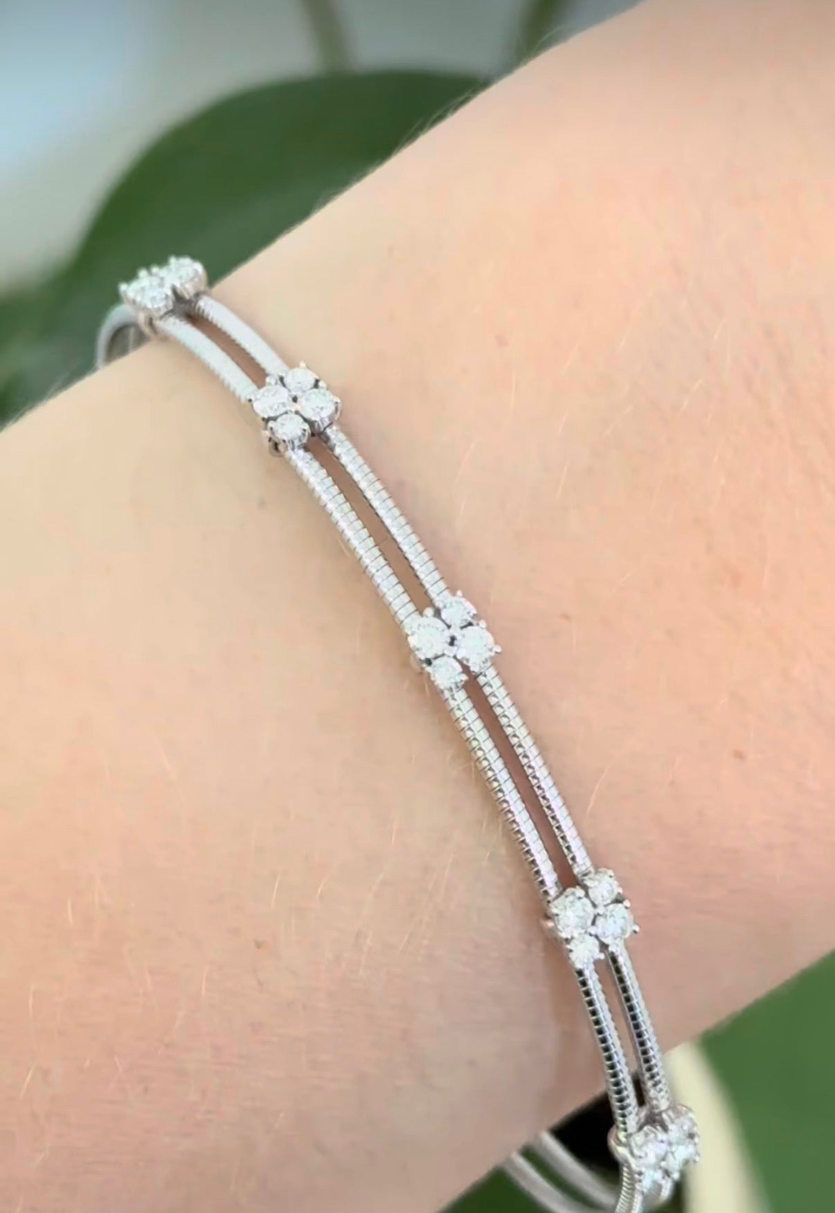 White gold 0.685ct natural diamond flex cuff