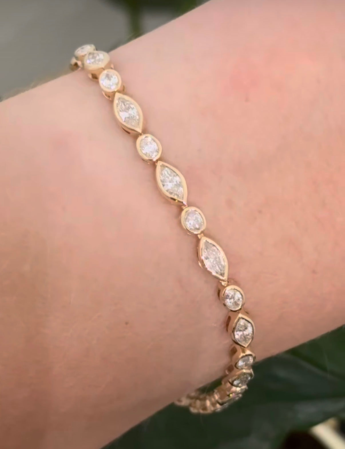 Yellow gold bezel set 4.36ct marquise and oval natural diamond bracelet