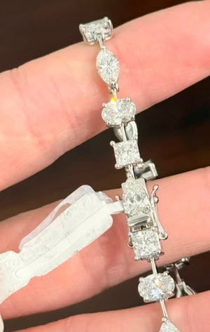 11.76 ct White gold mixed shape bracelet