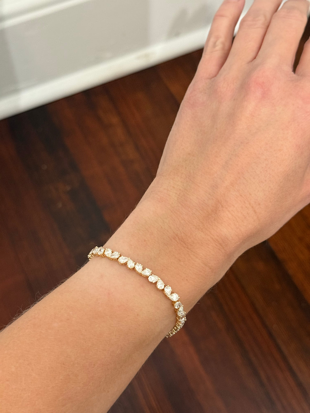 Yellow gold 8.41ct pear shape natural diamond bracelet