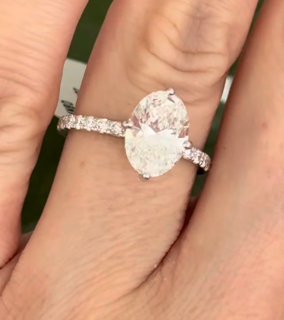 IGI certified white gold oval and round lab diamond ring