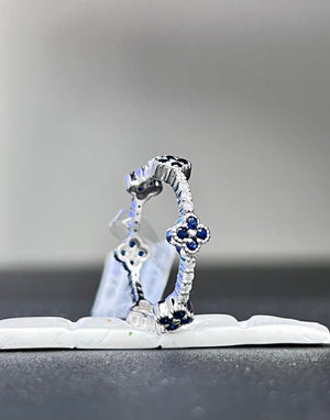 14k 0.28 ctw Diamonds and 0.46 ct Sapphire Clover Ring