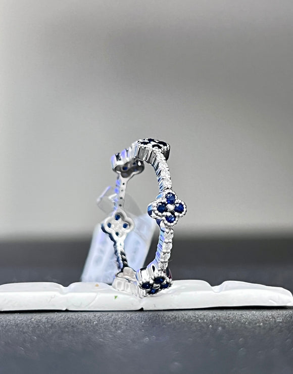 14k 0.28 ctw Diamonds and 0.46 ct Sapphire Clover Ring