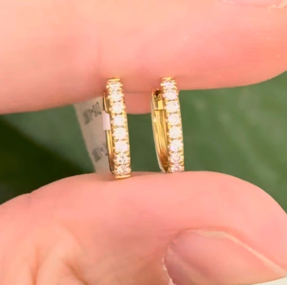 Yellow gold 0.19ct lab diamond oval hoop earrings