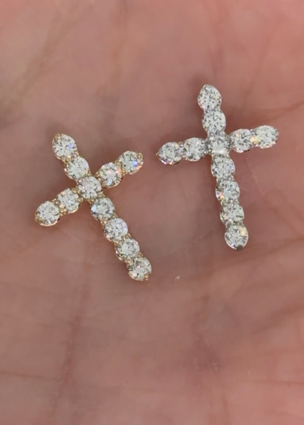 0.59ct lab diamond cross pendant in yellow gold