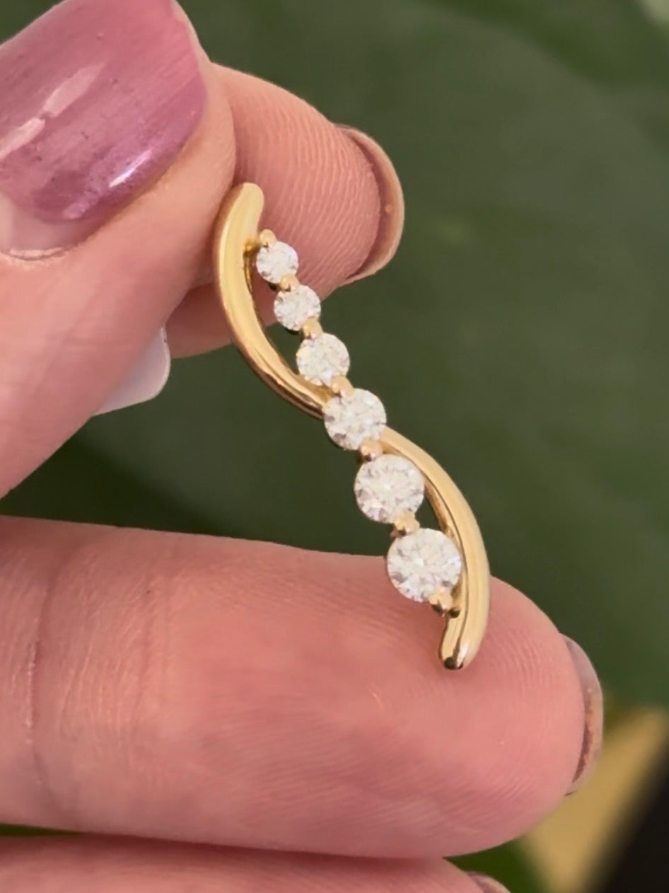 Yellow gold lab diamond pendant. Includes IDT Certificate
