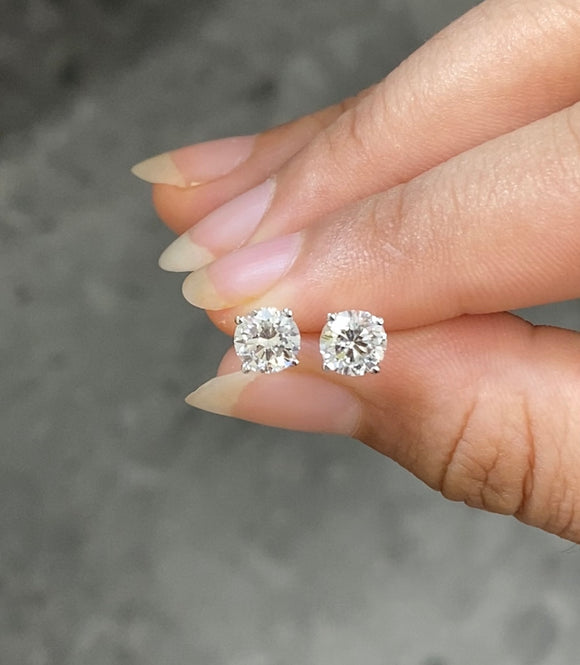 1.57 CTTW LAB 4PRONGS MARTINI STUDS