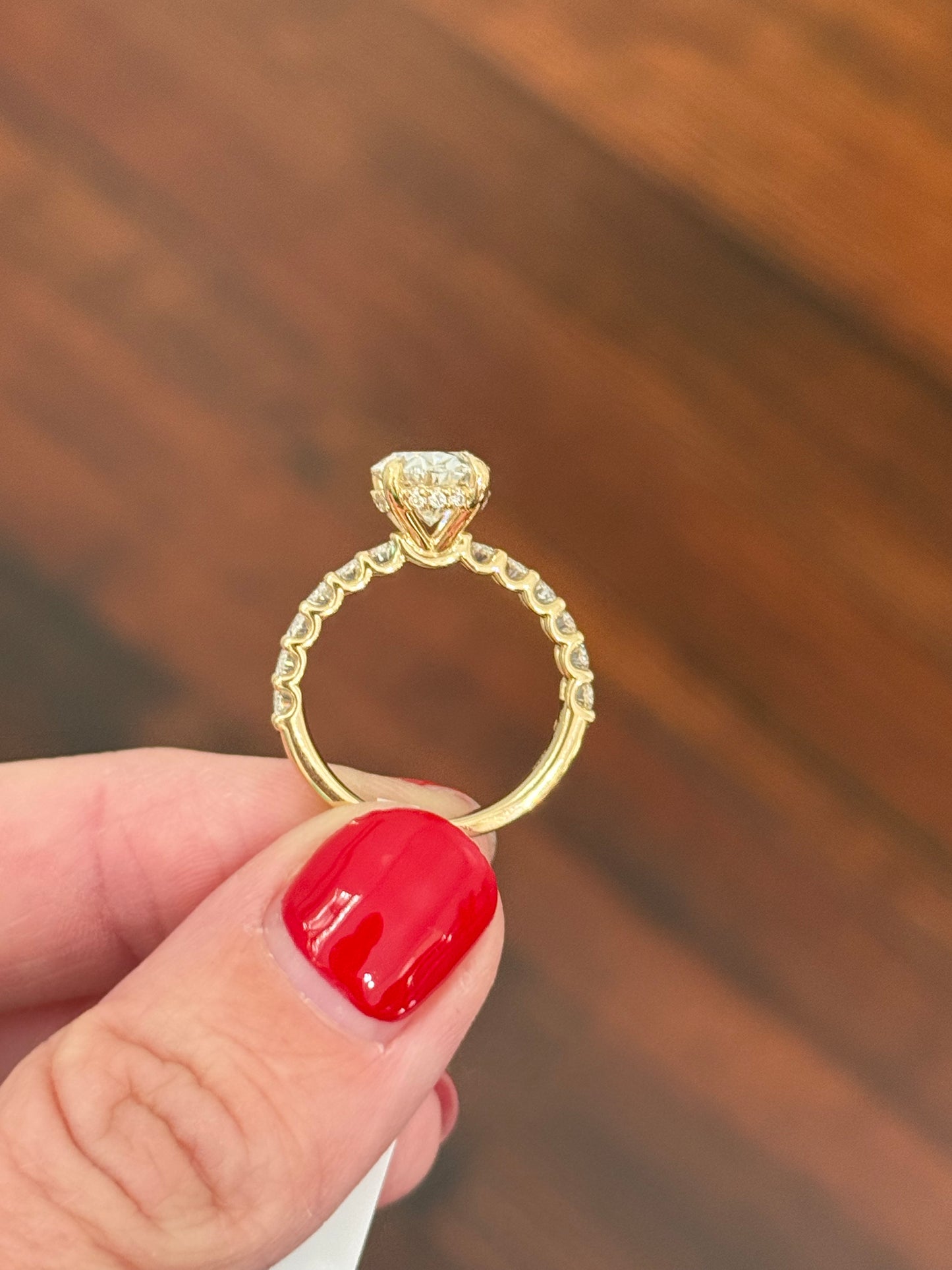 Yellow gold oval lab diamond ring. Center stone is IGI certified and 3.06cts E VVS2