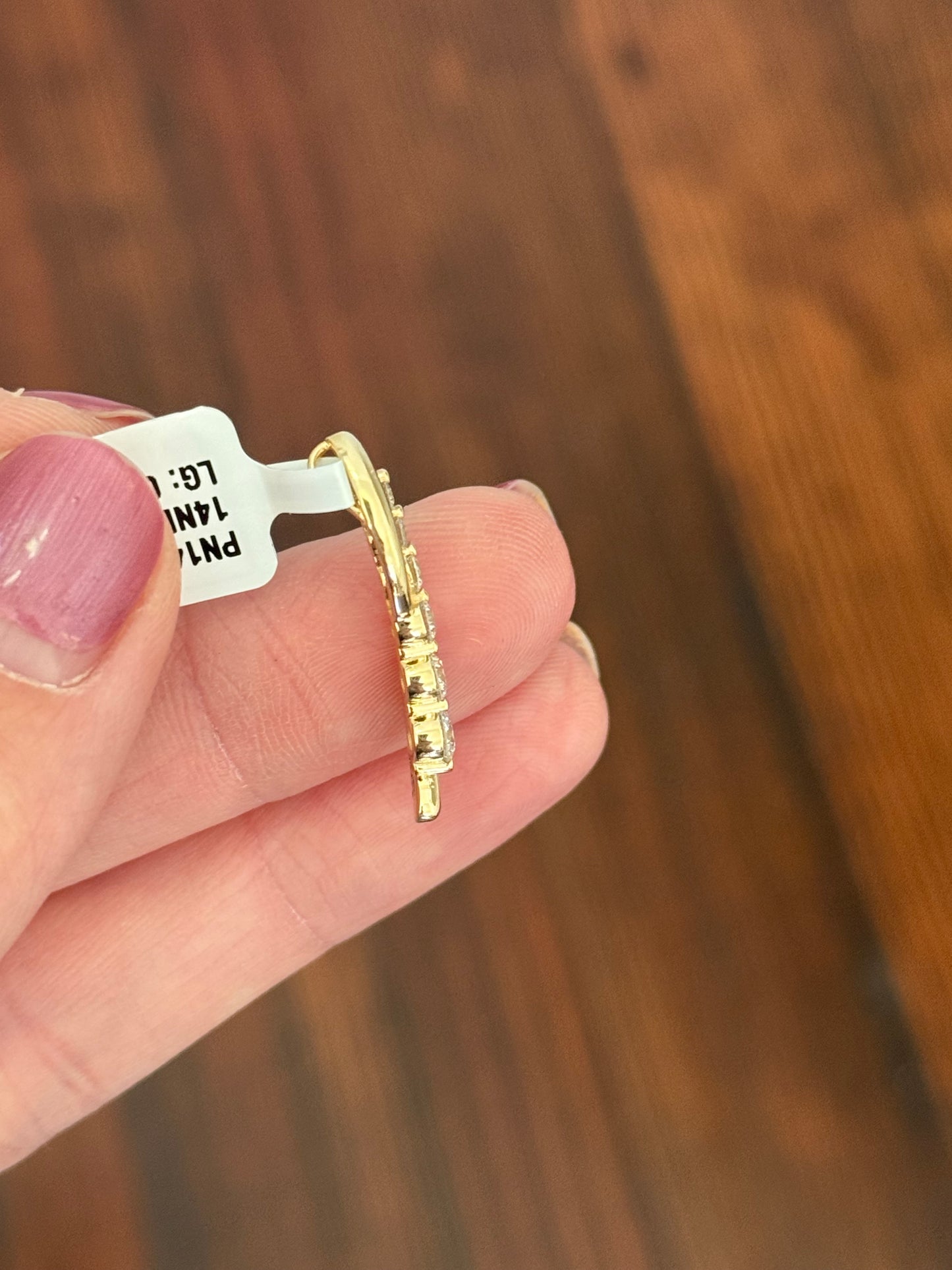 Yellow gold lab diamond pendant. Includes IDT Certificate