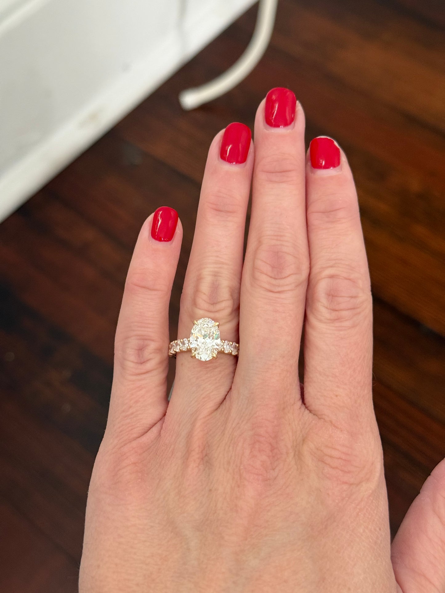 Yellow gold oval lab diamond ring. Center stone is IGI certified and 3.06cts E VVS2