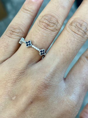 14k 0.28 ctw Diamonds and 0.46 ct Sapphire Clover Ring