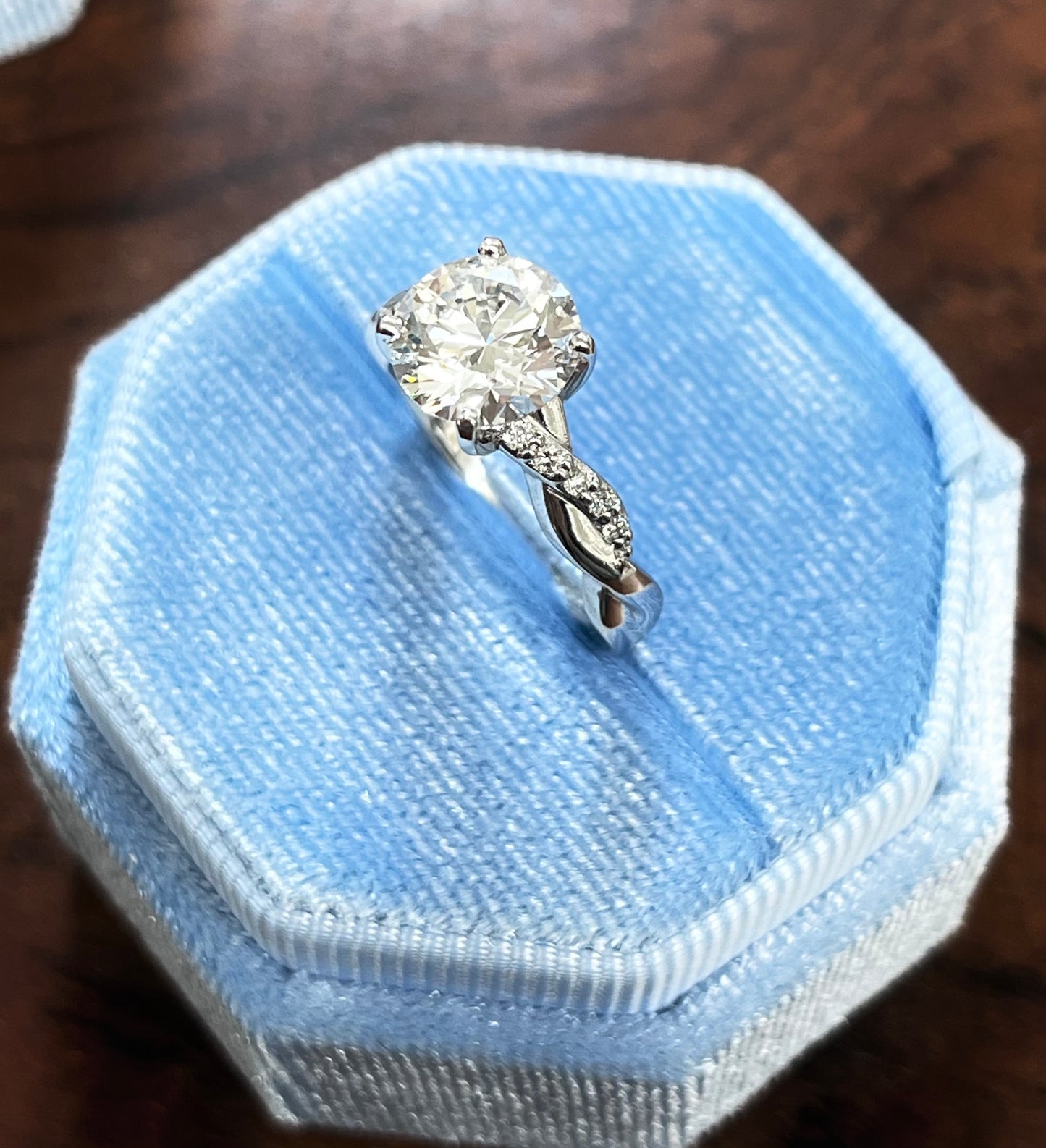 IGI certified 2.28 ct E VS1 Lab Twisted Platinum Engagement Ring