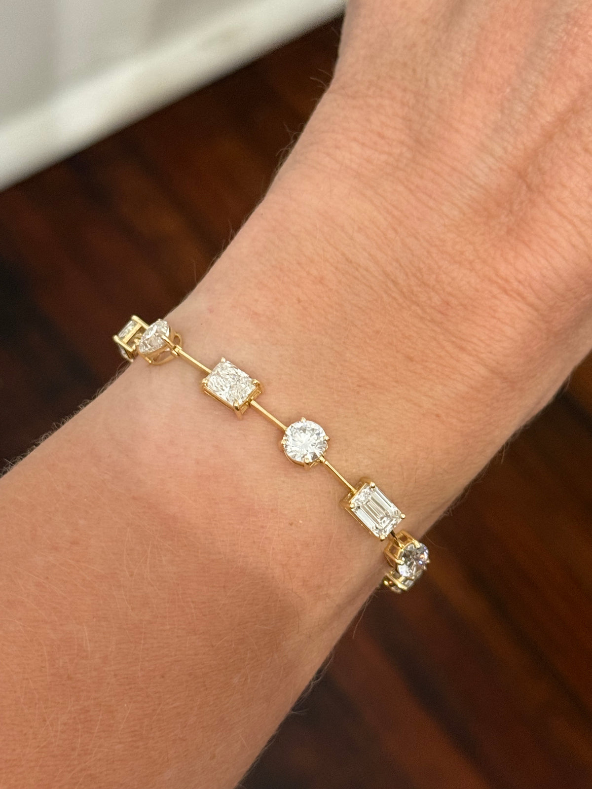 IGI certified Yellow gold mixed shape bracelet with 13.87cts of oval, round, radiant, heart shape, emerald and cushion cut lab diamonds
