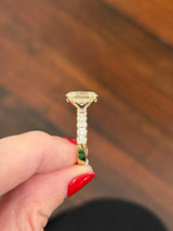 Yellow gold oval lab diamond ring. Center stone is IGI certified and 3.06cts E VVS2