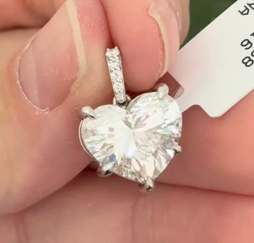 White gold heart shape lab diamond pendant