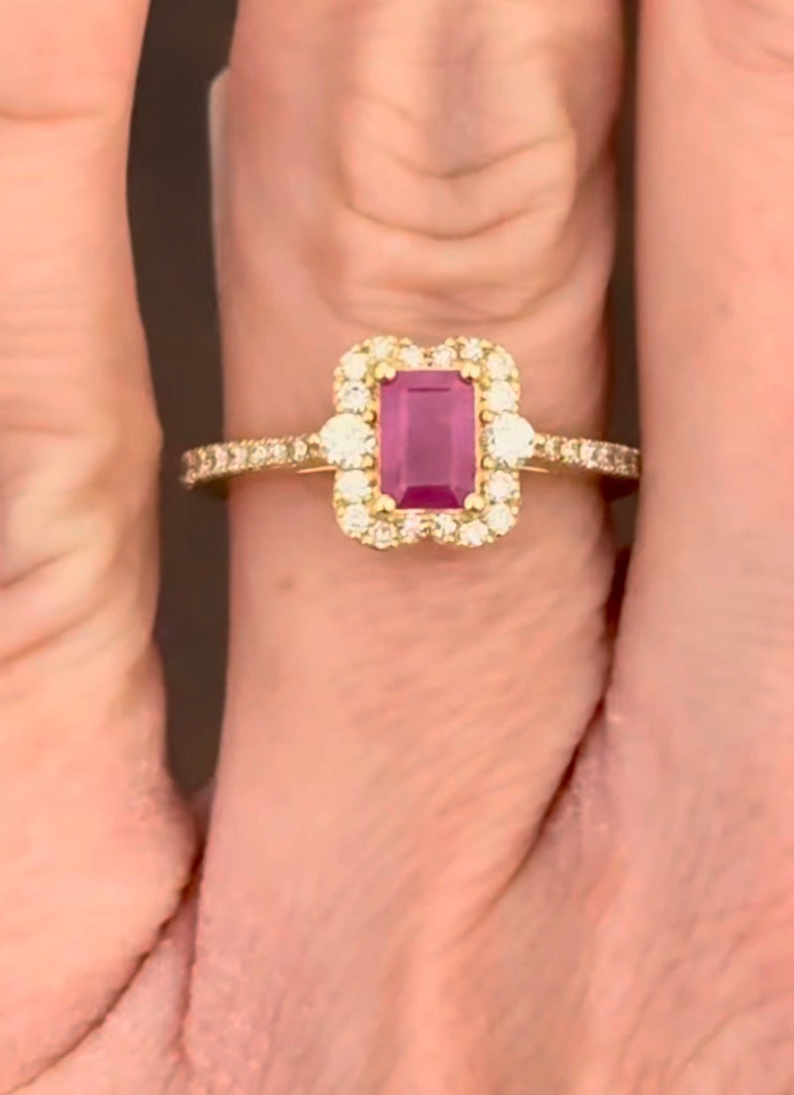 Yellow gold natural diamond and ruby ring