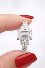 4.48CTTW EMERALD & ROUND LAB DIAMOND RING