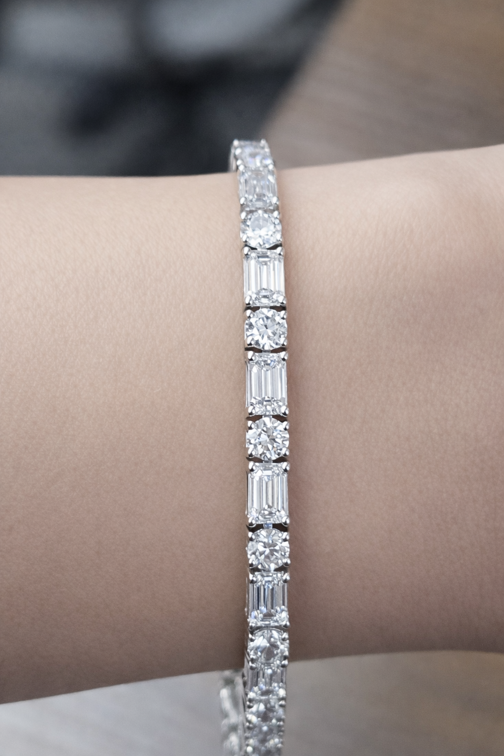 10.02CTTW EMERALD & ROUND 7" LAB DIAMOND TENNIS BRACELET