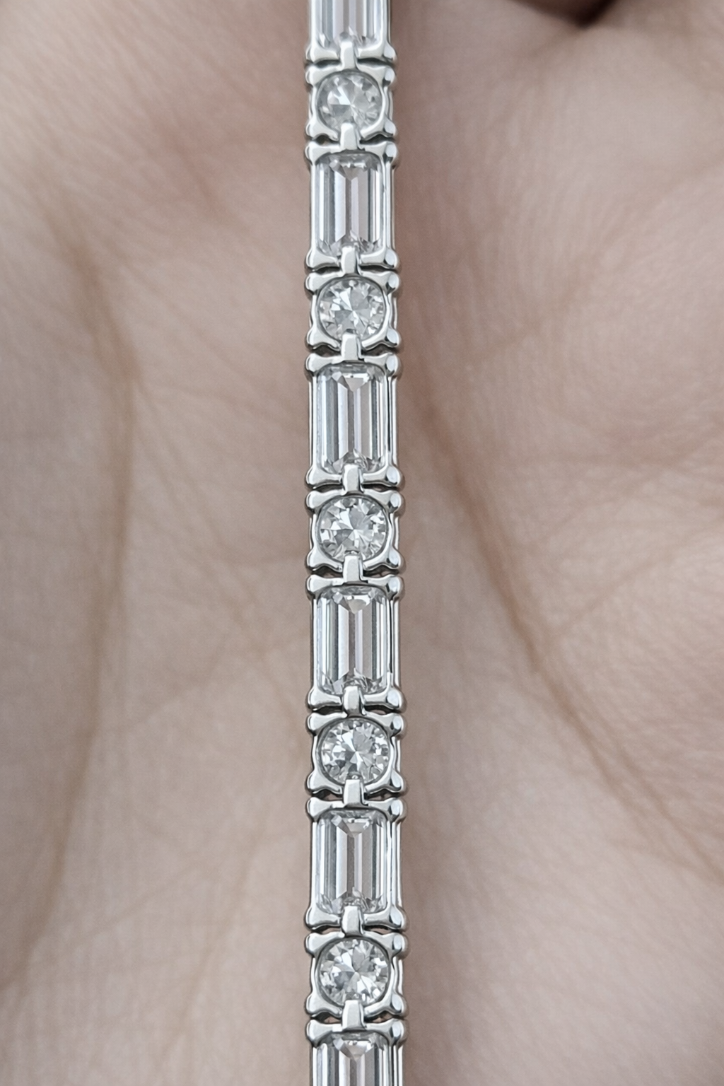 10.02CTTW EMERALD & ROUND 7" LAB DIAMOND TENNIS BRACELET