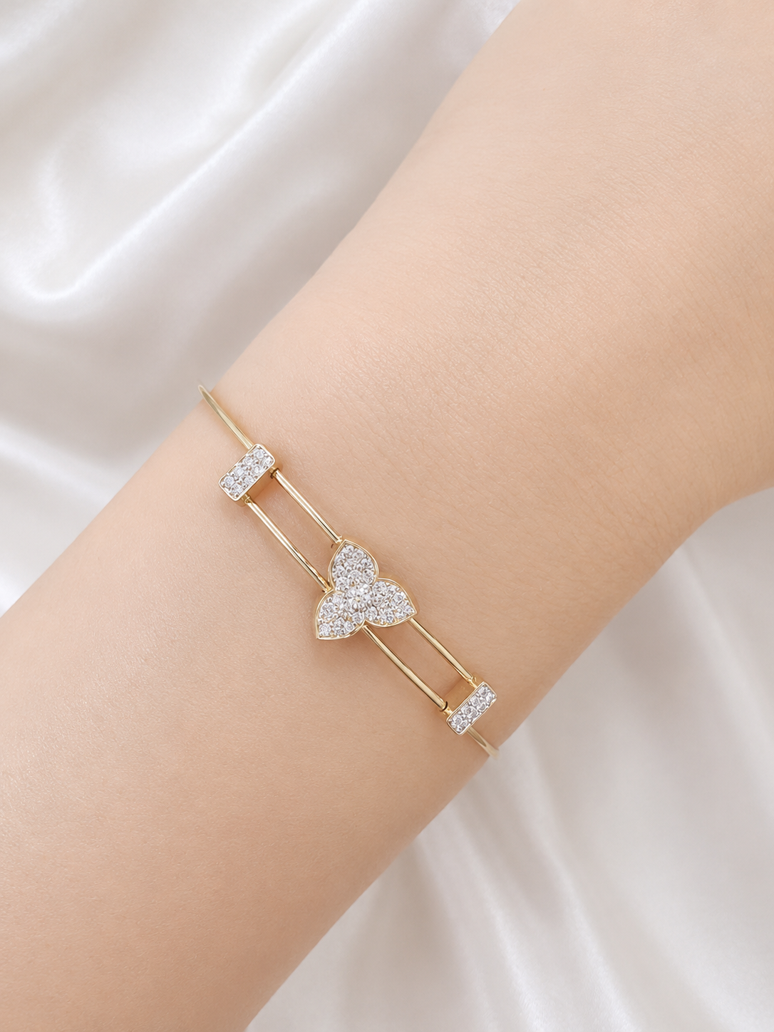 0.38ct Yellow Gold Lab Diamond Bangle