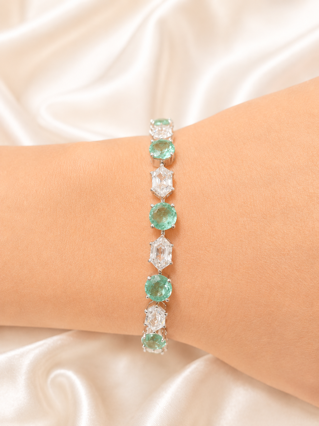 20.06cttw Hexagone & Green Round Lab Diamond 7" Bracelet