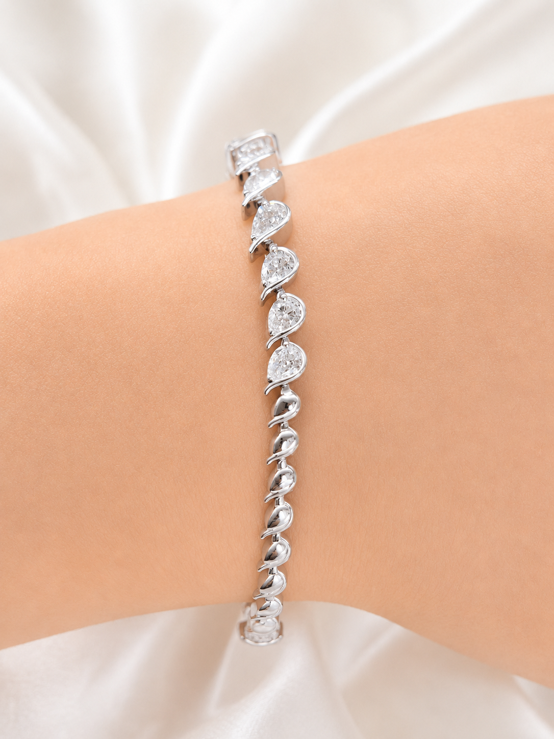 4.15Cttw White Gold Pear Shaped Lab Diamond 7" Bracelet