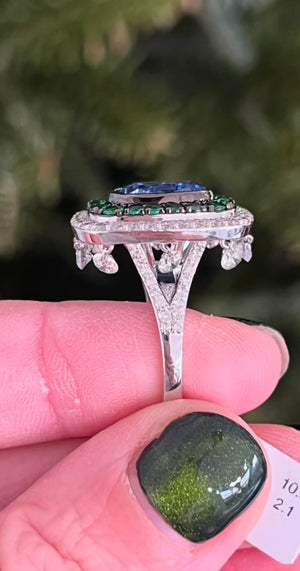 18k  Natural 2.10 CT white gold a cushion kynite surrounded by tsavorites and diamonds