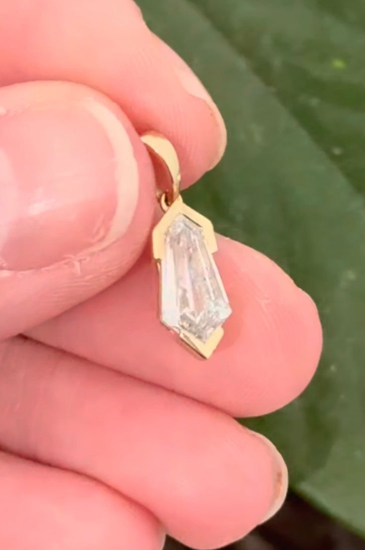 Yellow gold 1.5ct kite shape lab diamond pendant