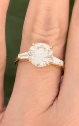 Yellow gold IGI certified 3.0ct round lab diamond and tapered baguette lab diamond ring. Round measures 9.18x5.71mm