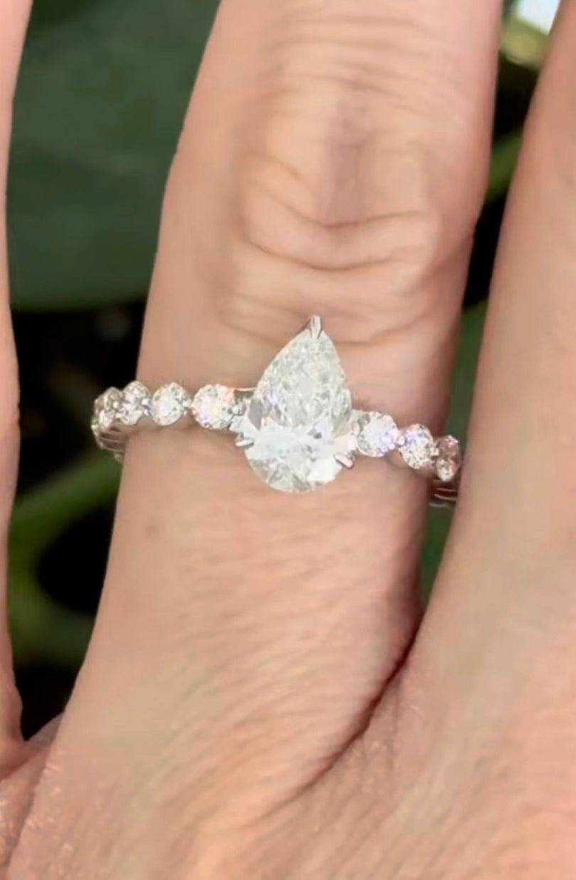 White gold pear shape and round lab diamond ring. Center stone is 1ct and approximately 9x5.3mm