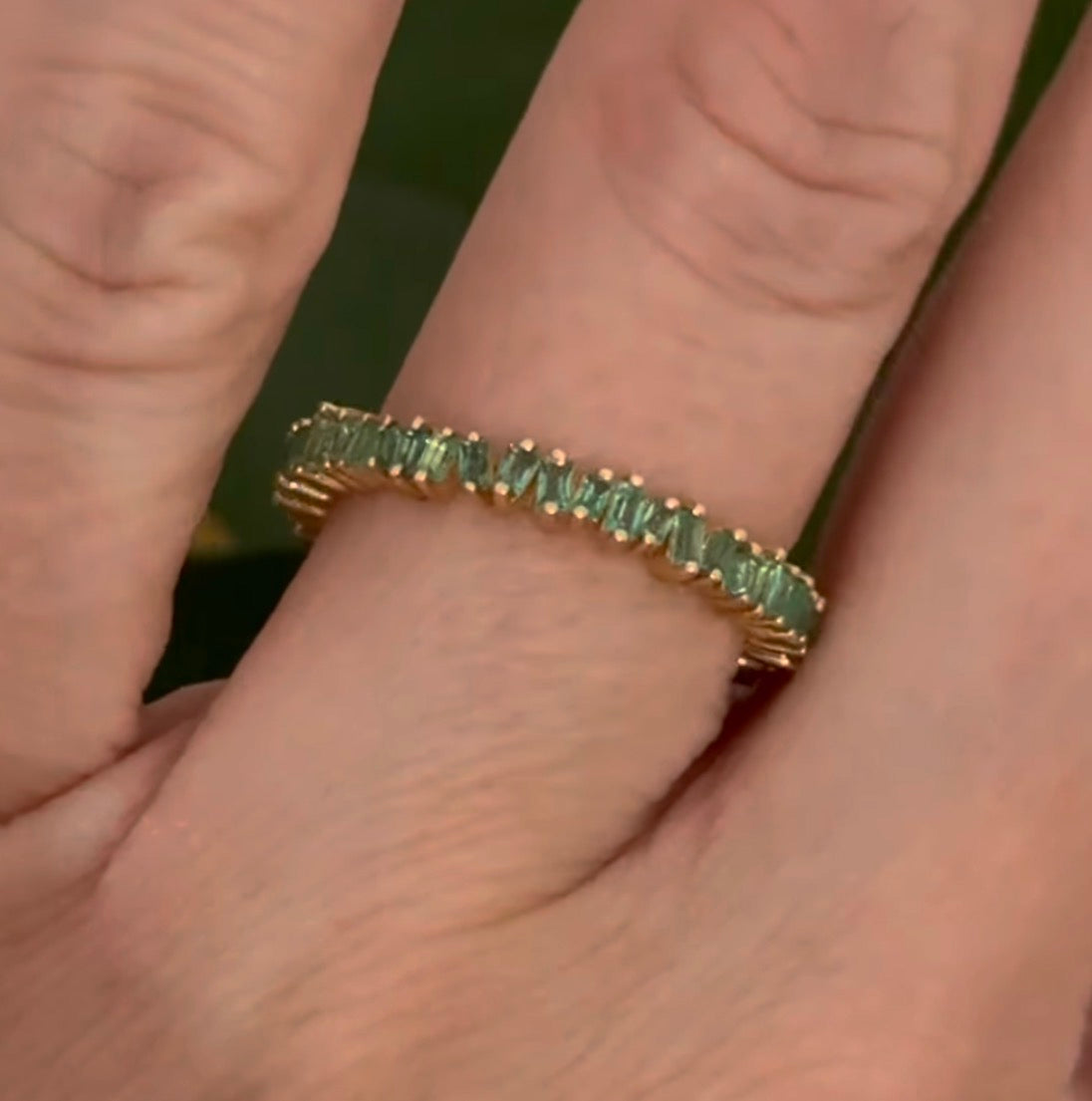 Size 7 yellow gold 1.22ct baguette emerald eternity band