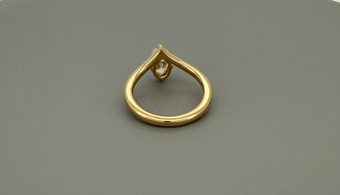 IGI Certified 1 ct Oval Lab Diamond V-shaped Ring