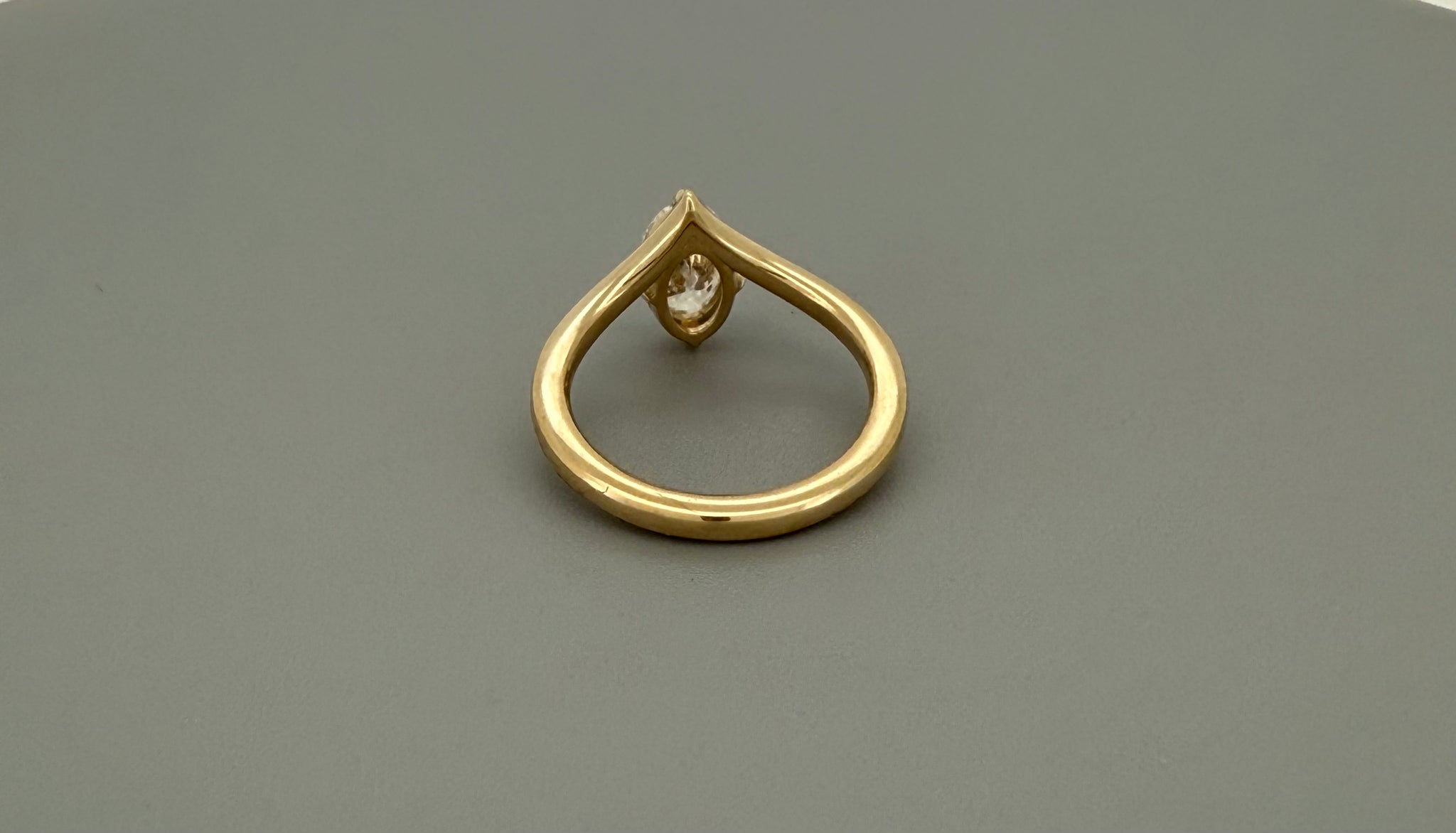 IGI Certified 1 ct Oval Lab Diamond V-shaped Ring