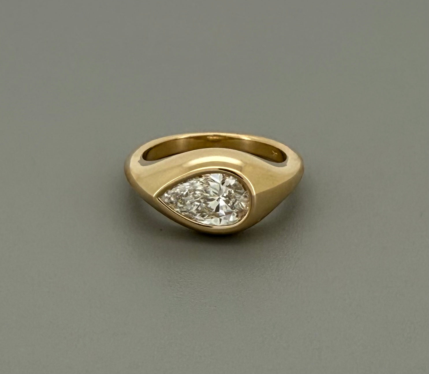 IGI-Certified 1 CT Pear Bezel E/W Lab-Grown Diamond Ring