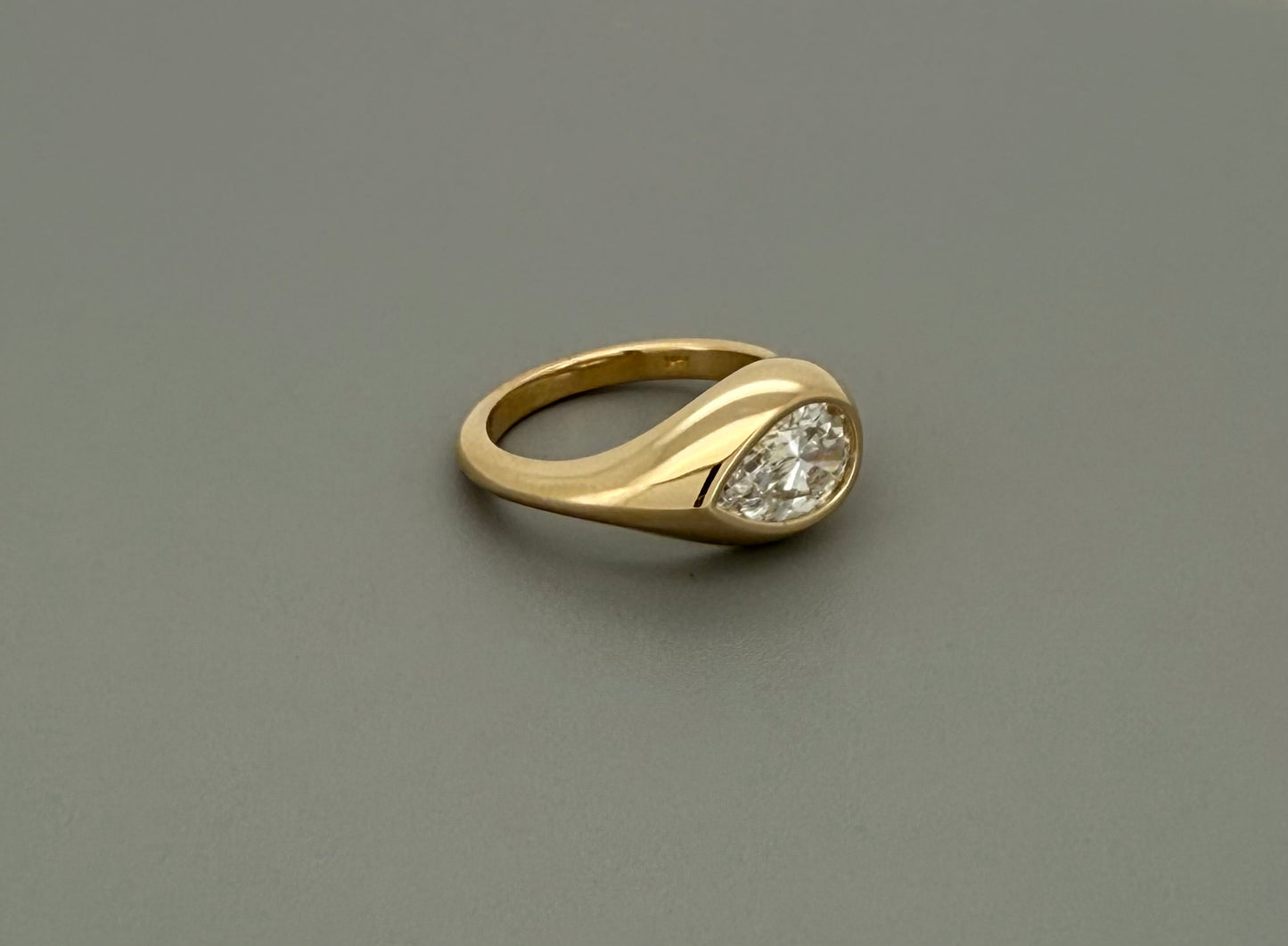 IGI-Certified 1 CT Pear Bezel E/W Lab-Grown Diamond Ring