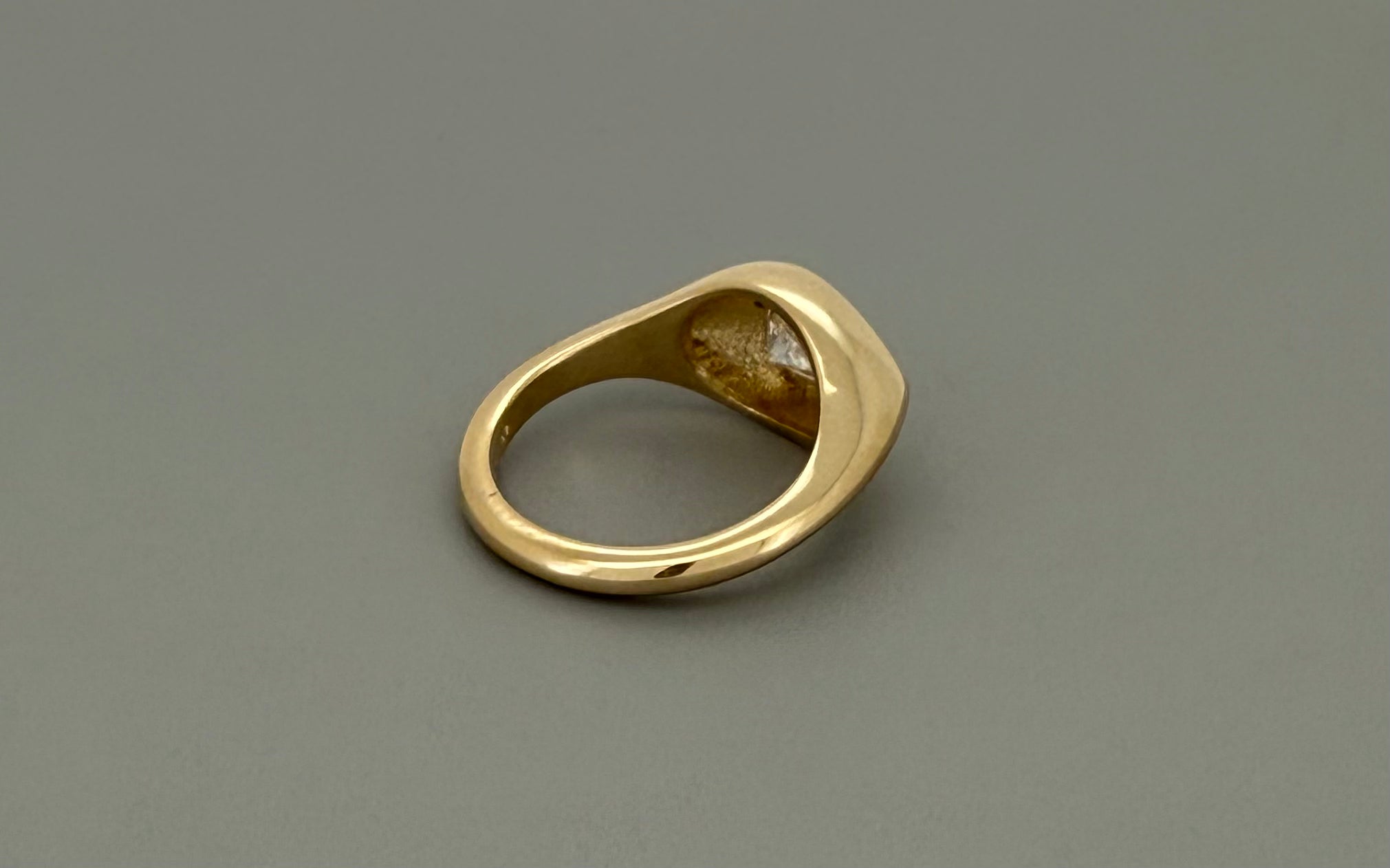 IGI-Certified 1 CT Pear Bezel E/W Lab-Grown Diamond Ring