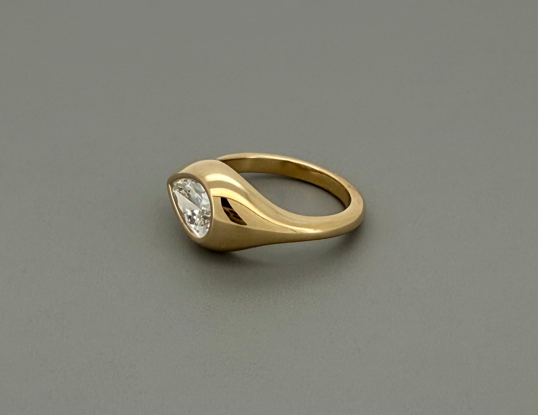 IGI-Certified 1 CT Pear Bezel E/W Lab-Grown Diamond Ring